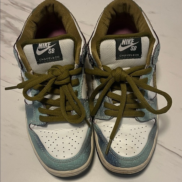 Nike low dunk women’s Sneakers Sz 8 - Picture 1 of 7